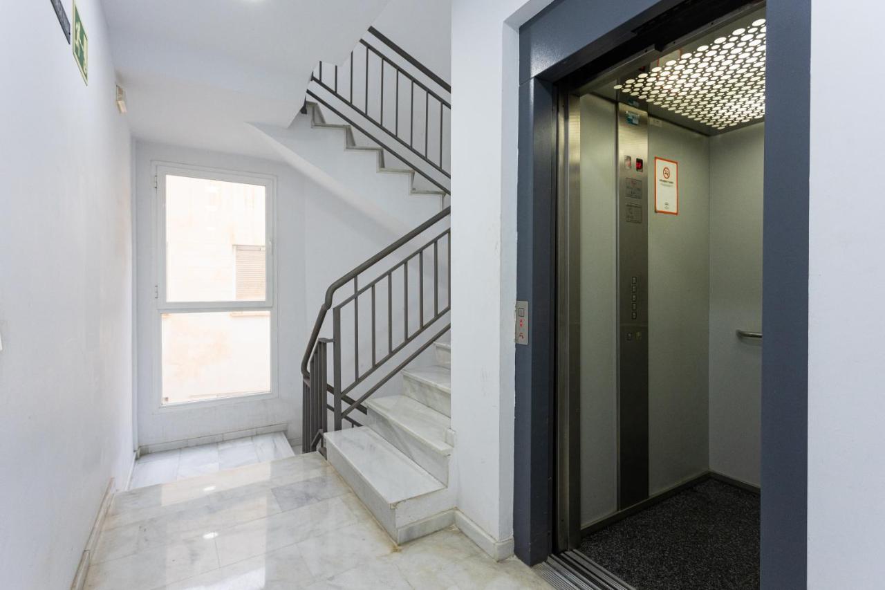 Holidays2Malaga Carrera Capuchinos Free Parking Aircon Downtown Exteriör bild